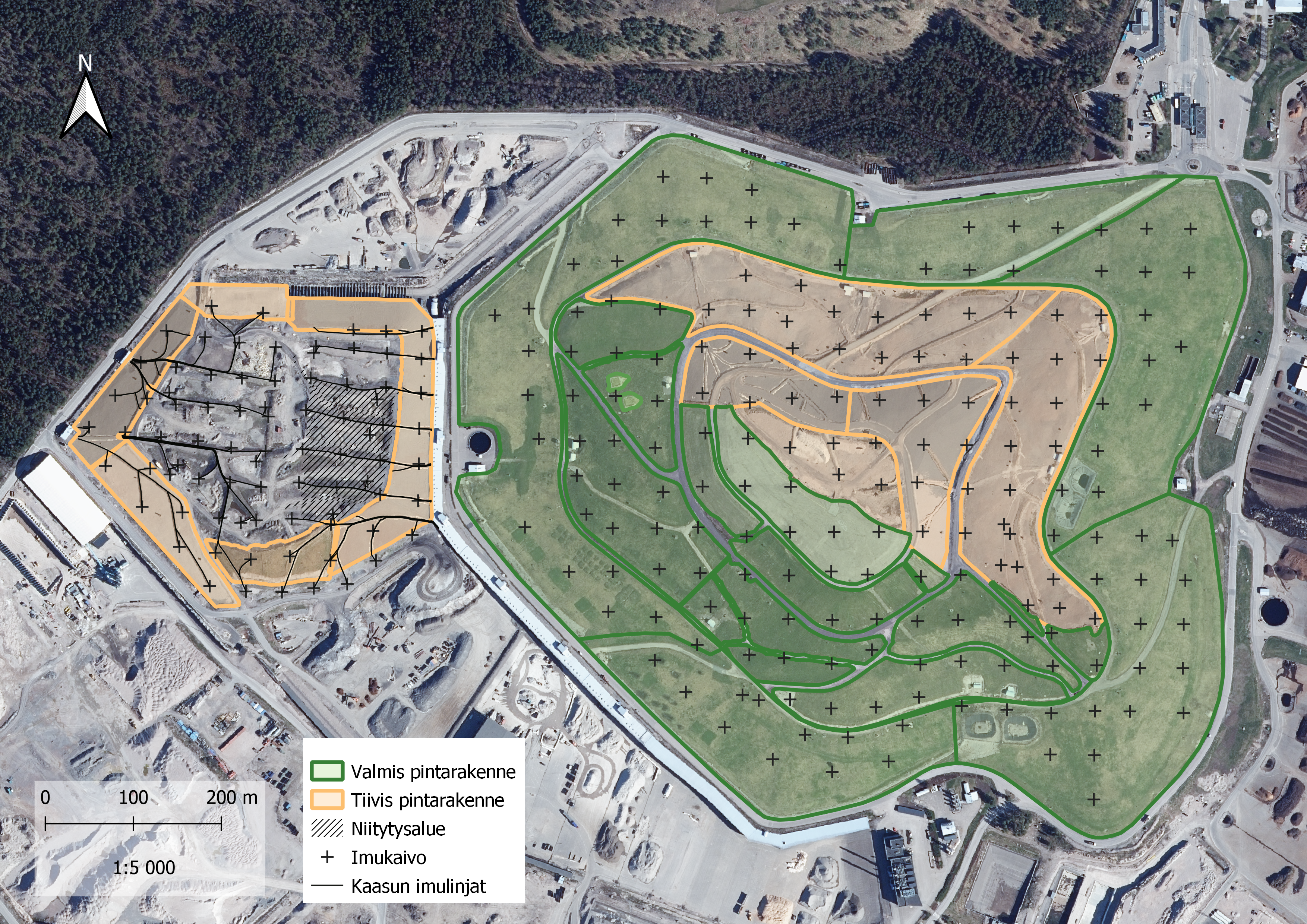 Kartta vanhan kaatopaikan ja loppusijoitusalueen pintarakenteista Ämmässuon ekoteollisuuskeskuksessa. Suurin osa vanhasta kaatopaikasta on vihreää eli viimeisteltyä aluetta. Loppusijoitusalueella vain reunoilla on oranssia eli tiivistä pintarakennetta, mutta keskusalue on ilman väriä eli aktiivikäytössä.